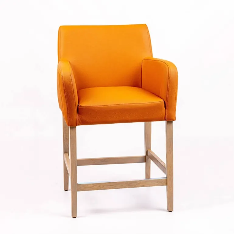 Moritz line Tabouret snack avec accoudoirs et dos matelassé pieds en bois
